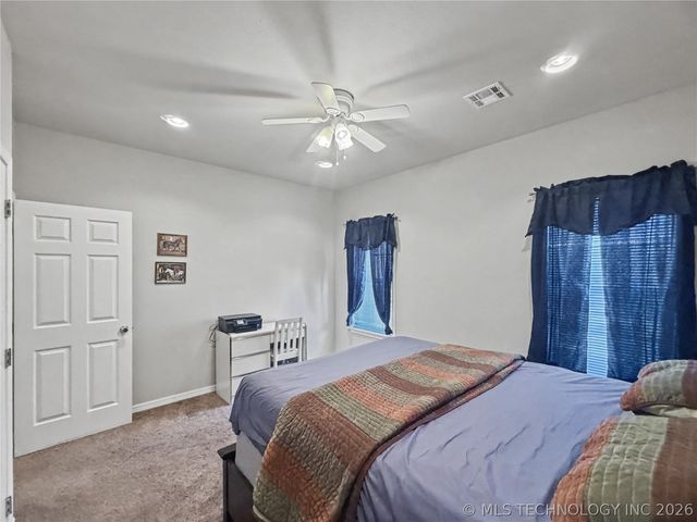 29877 S Qualls Road, Park Hill, OK 74451