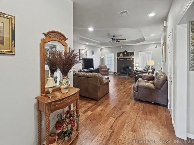 29877 S Qualls Road, Park Hill, OK 74451