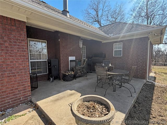 29877 S Qualls Road, Park Hill, OK 74451