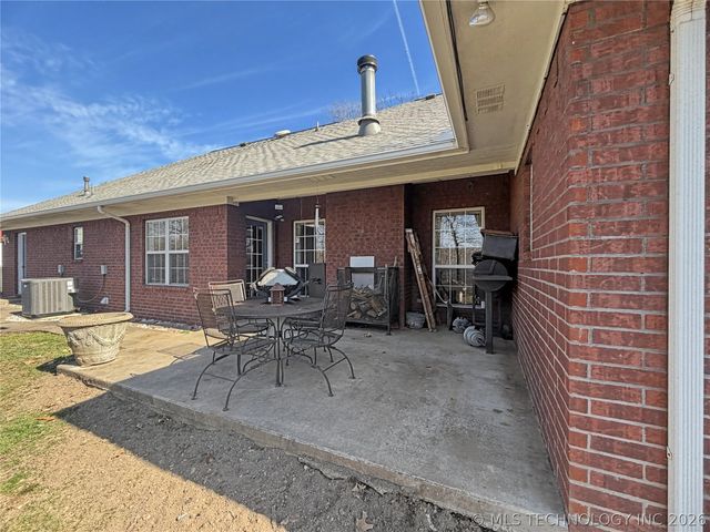 29877 S Qualls Road, Park Hill, OK 74451