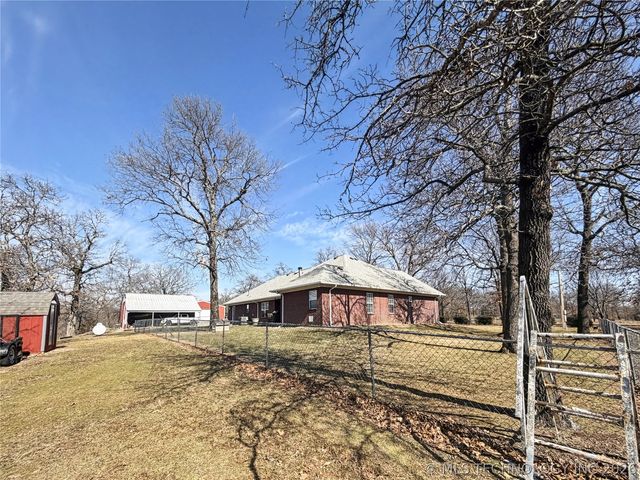 29877 S Qualls Road, Park Hill, OK 74451