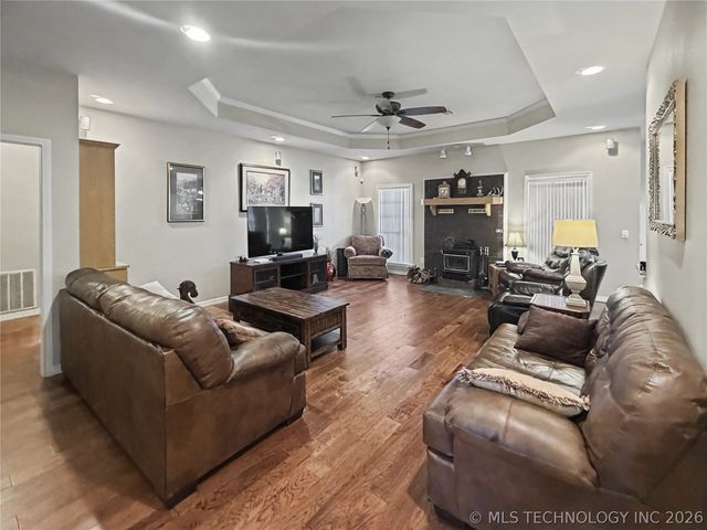 29877 S Qualls Road, Park Hill, OK 74451