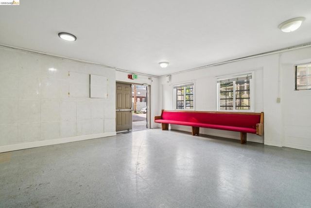 2505 Telegraph Ave, Oakland, CA 94612