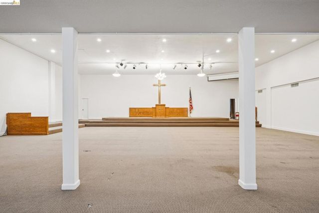 2505 Telegraph Ave, Oakland, CA 94612