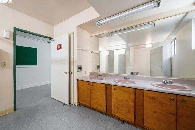 2505 Telegraph Ave, Oakland, CA 94612