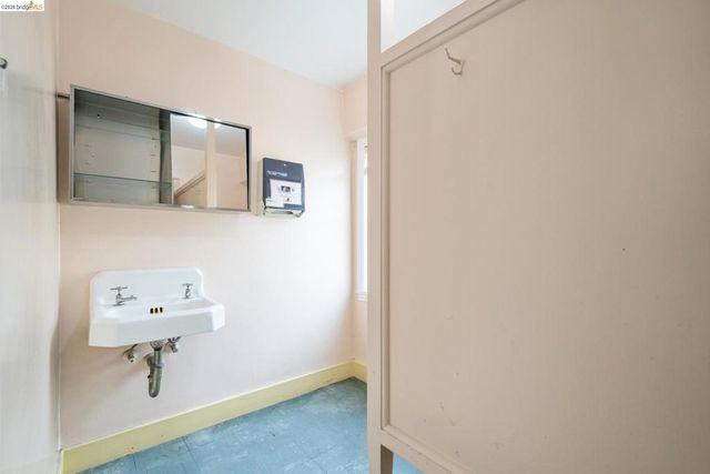 2505 Telegraph Ave, Oakland, CA 94612