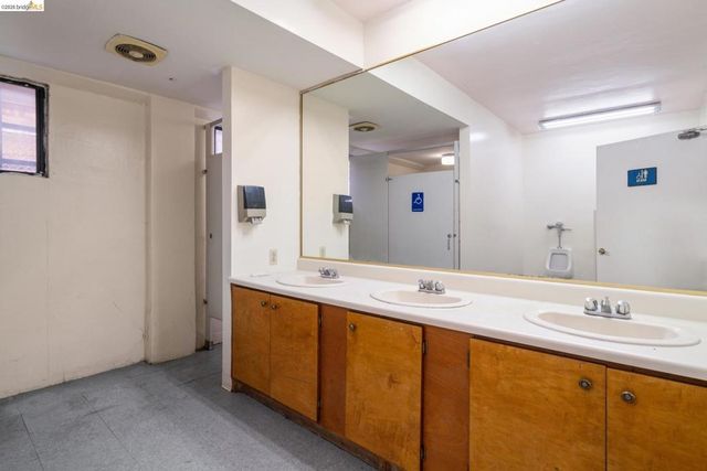 2505 Telegraph Ave, Oakland, CA 94612
