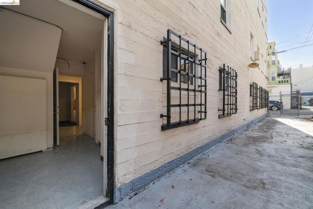 2505 Telegraph Ave, Oakland, CA 94612