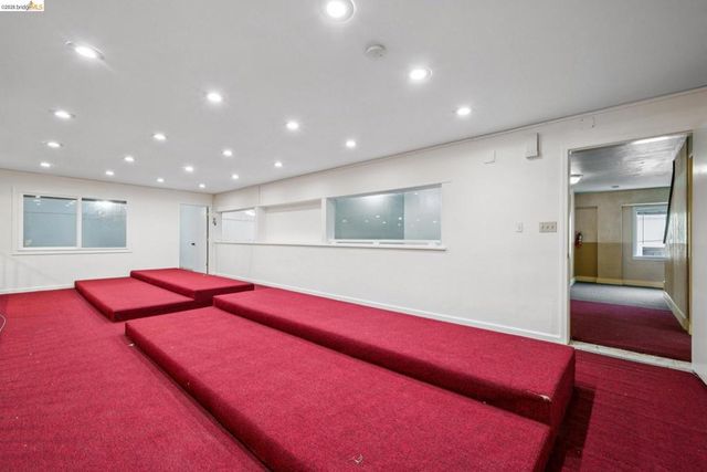 2505 Telegraph Ave, Oakland, CA 94612