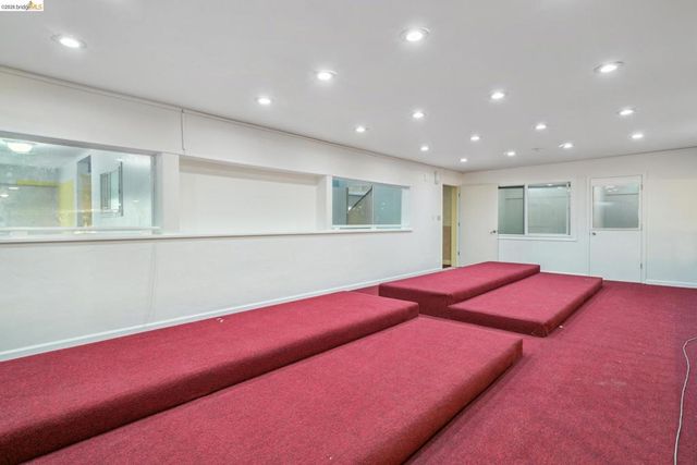 2505 Telegraph Ave, Oakland, CA 94612