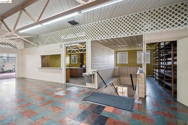 2505 Telegraph Ave, Oakland, CA 94612