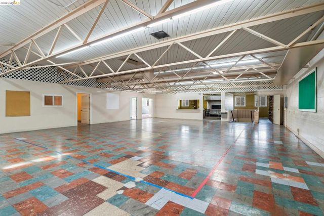2505 Telegraph Ave, Oakland, CA 94612