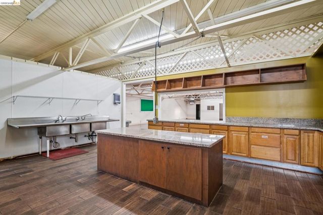 2505 Telegraph Ave, Oakland, CA 94612