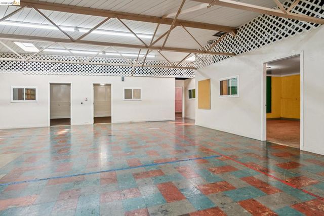 2505 Telegraph Ave, Oakland, CA 94612