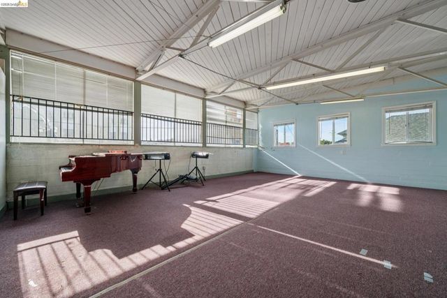 2505 Telegraph Ave, Oakland, CA 94612
