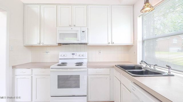 2106 Lauren Drive, Biloxi, MS 39532