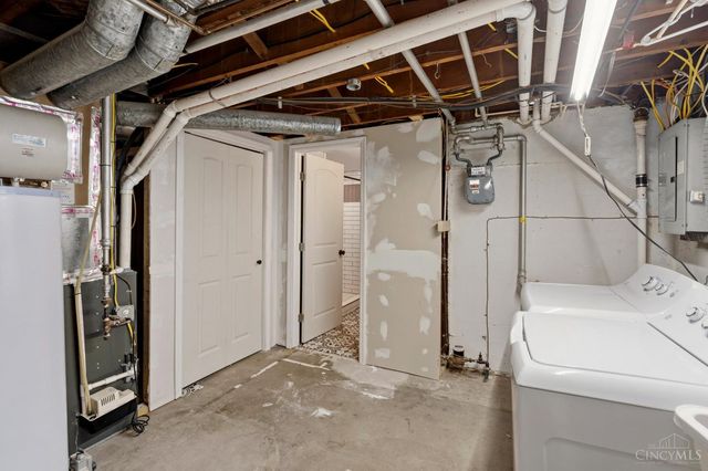 6733 Siebern Avenue, Silverton, OH 45236