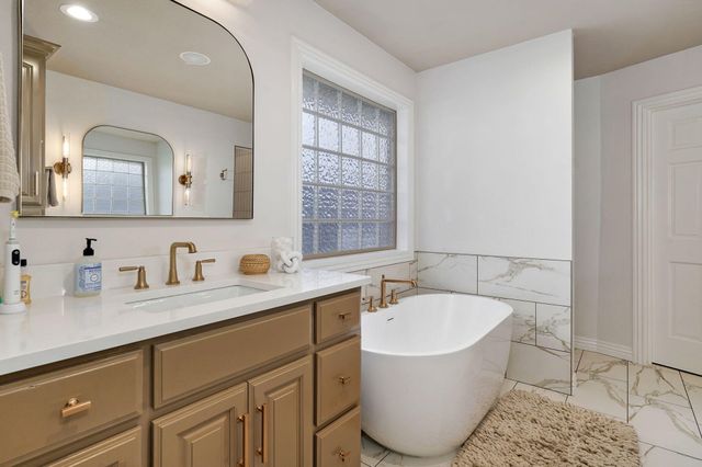 1630 N Waterstone Avenue, Springfield, MO 65802