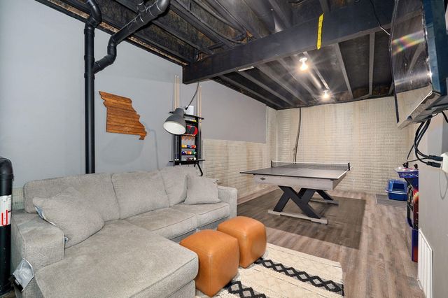 1630 N Waterstone Avenue, Springfield, MO 65802