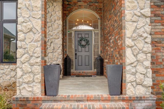 1630 N Waterstone Avenue, Springfield, MO 65802