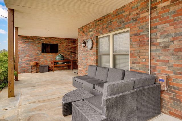 1630 N Waterstone Avenue, Springfield, MO 65802