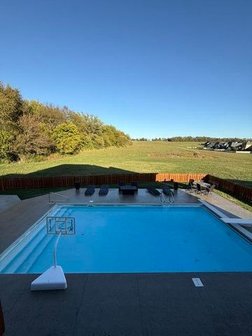 1630 N Waterstone Avenue, Springfield, MO 65802