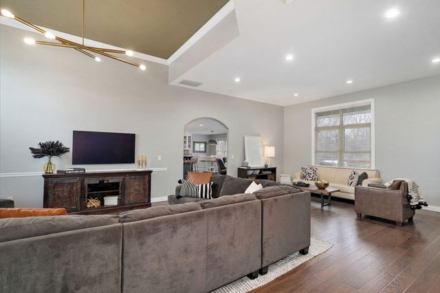 1630 N Waterstone Avenue, Springfield, MO 65802