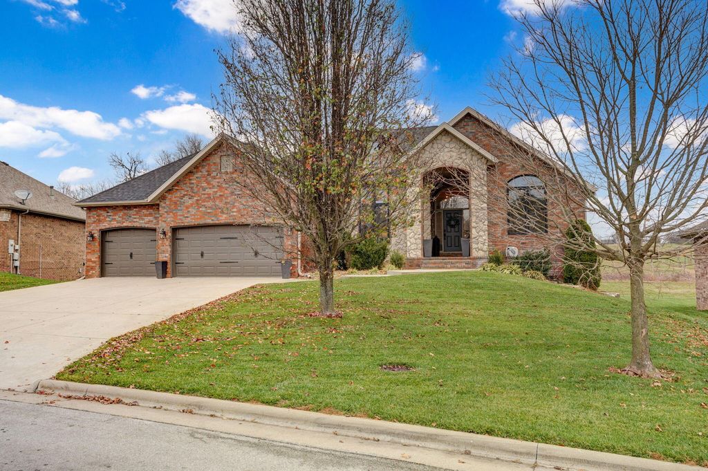 1630 N Waterstone Avenue, Springfield, MO 65802