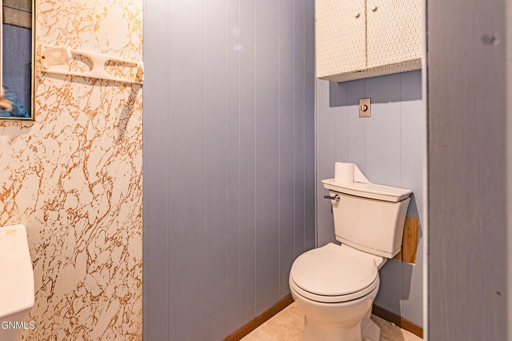 204 Broadway Street N, Linton, ND 58552 photo 11