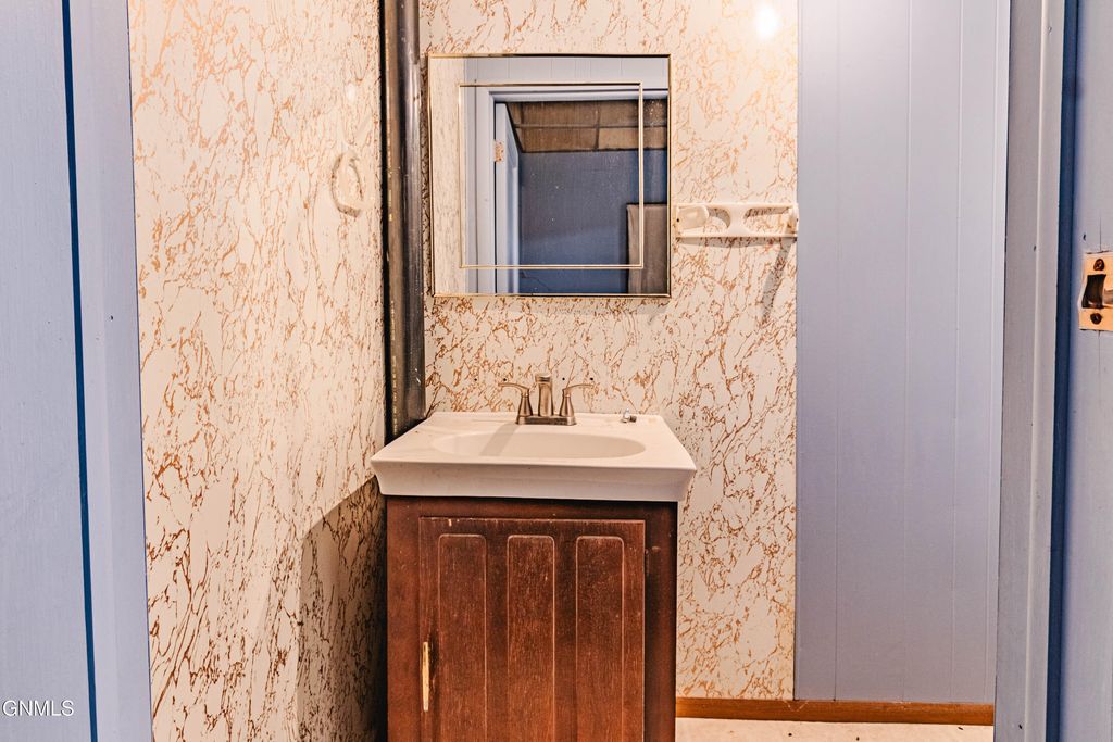 204 Broadway Street N, Linton, ND 58552 photo 12