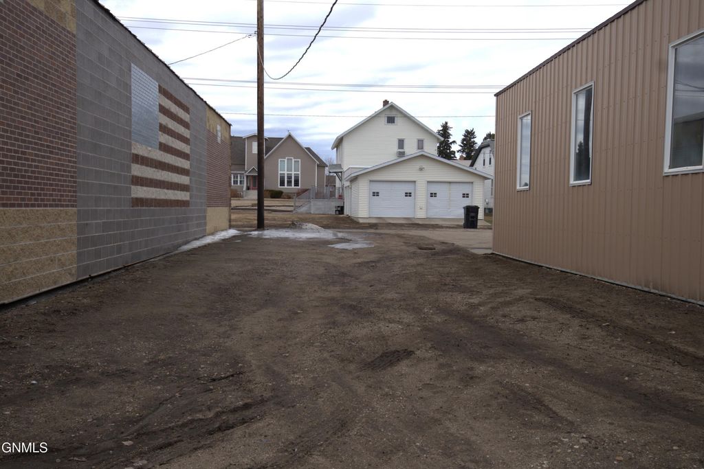 204 Broadway Street N, Linton, ND 58552 photo 17