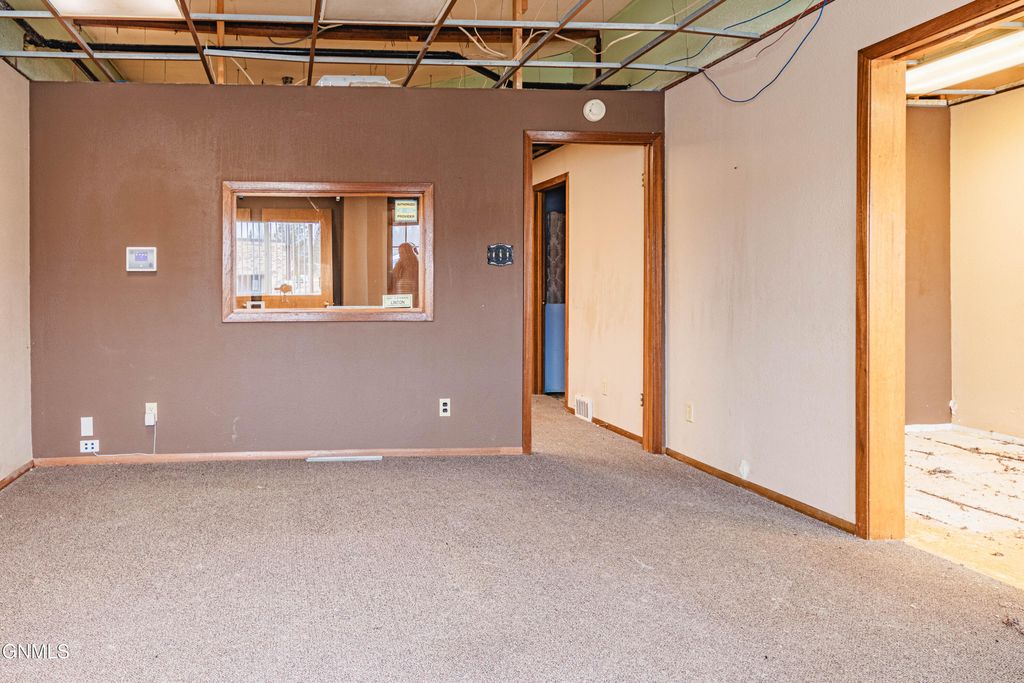 204 Broadway Street N, Linton, ND 58552 photo 3