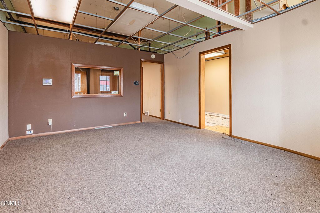 204 Broadway Street N, Linton, ND 58552 photo 4