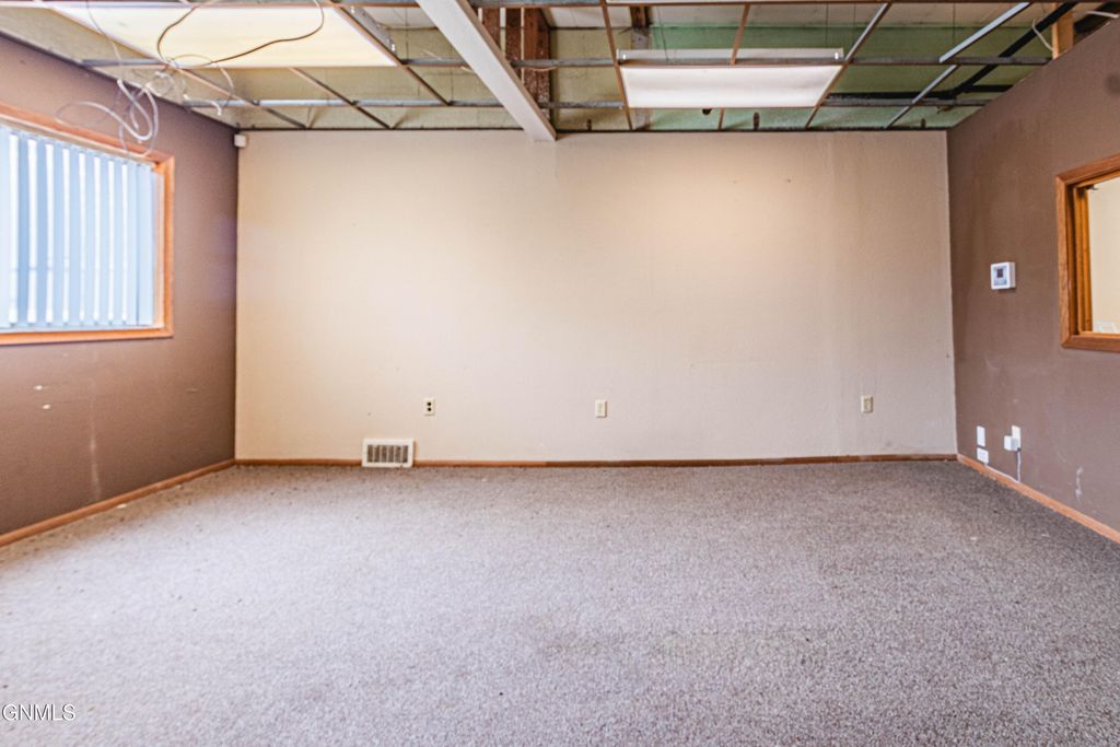 204 Broadway Street N, Linton, ND 58552 photo 6