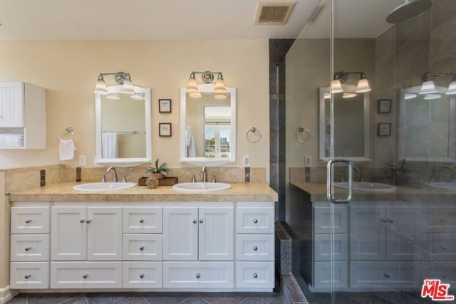 8806 Croydon Avenue, Los Angeles, CA 90045