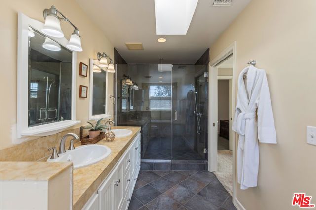 8806 Croydon Avenue, Los Angeles, CA 90045