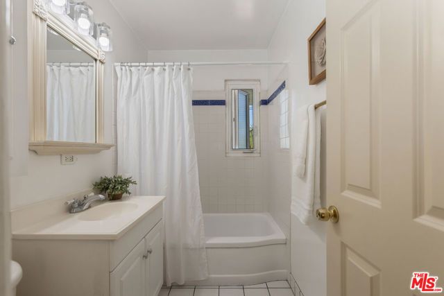 8806 Croydon Avenue, Los Angeles, CA 90045