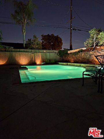 8806 Croydon Avenue, Los Angeles, CA 90045