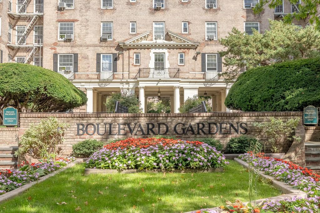 30-31 Hobart Street 6N, Woodside, NY 11377