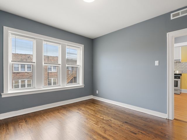 7649 S Yates Boulevard 3, Chicago, IL 60649