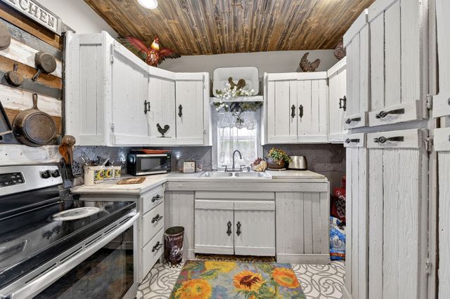 2070 County Road 377, Van Alstyne, TX 75495