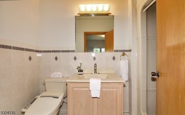 253 Delawanna Ave, Clifton City, NJ 07014