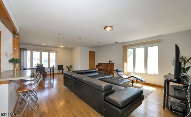 253 Delawanna Ave, Clifton City, NJ 07014