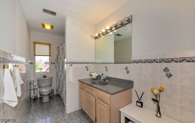 253 Delawanna Ave, Clifton City, NJ 07014