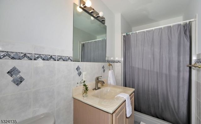 253 Delawanna Ave, Clifton City, NJ 07014