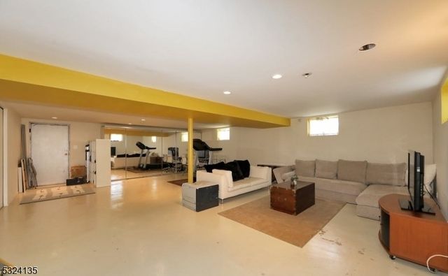 253 Delawanna Ave, Clifton City, NJ 07014