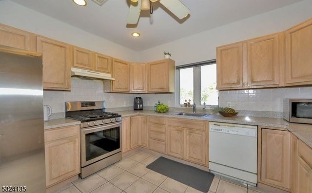 253 Delawanna Ave, Clifton City, NJ 07014