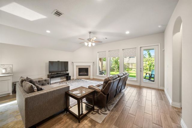 212 Trillium Park Loop, Conroe, TX 77304