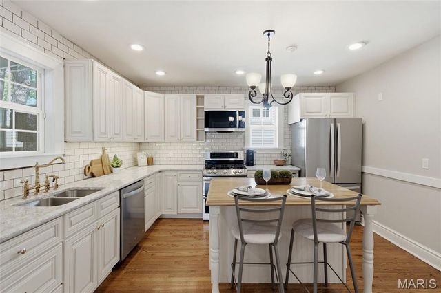 7071 Mardel Avenue, St Louis, MO 63109