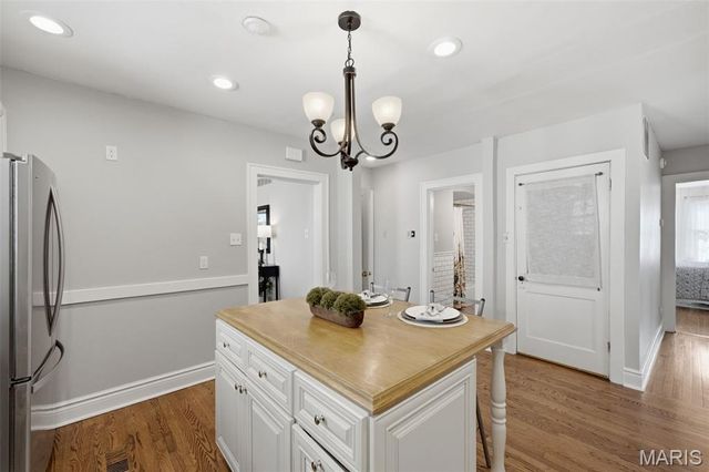 7071 Mardel Avenue, St Louis, MO 63109